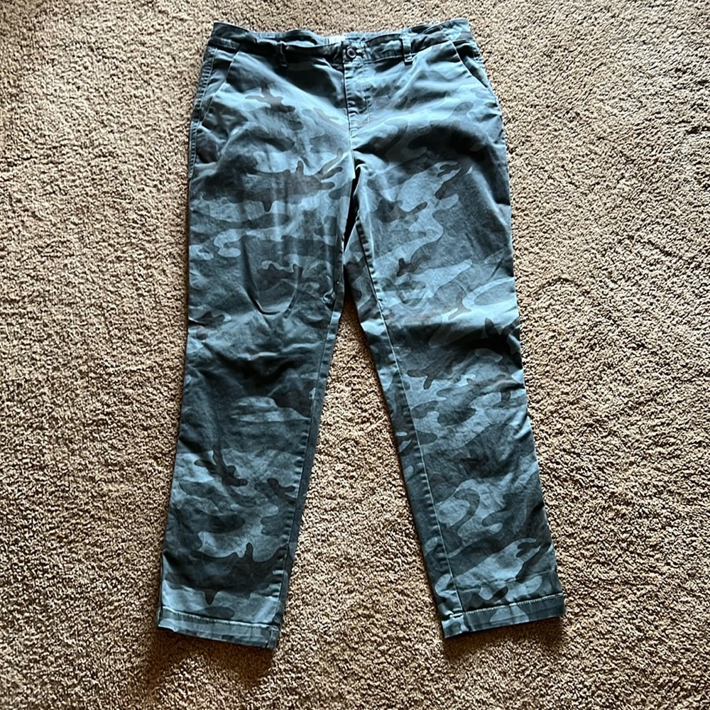 Women’s size 10 girlfriend khaki gap pants and a camouflage pattern.